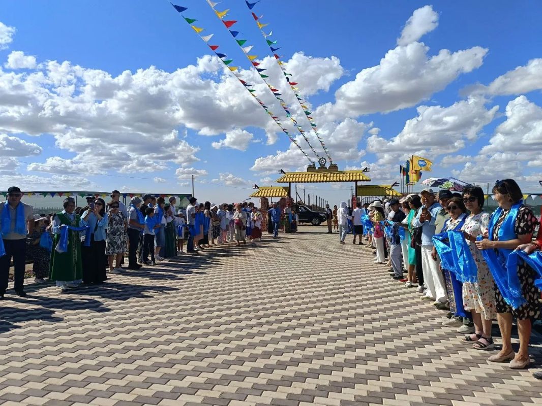 В поселке Ханата Малодербетовского района РК состоялось открытие Дунд хурула В поселке Ханата Малодербетовского района РК состоялось открытие Дунд хурула