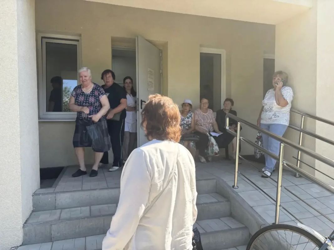Мультидисциплинарная бригада врачей из Калмыкии прибыла в Антрацит Луганской народной республики и приступила к работе Мультидисциплинарная бригада врачей из Калмыкии прибыла в Антрацит Луганской народной республики и приступила к работе