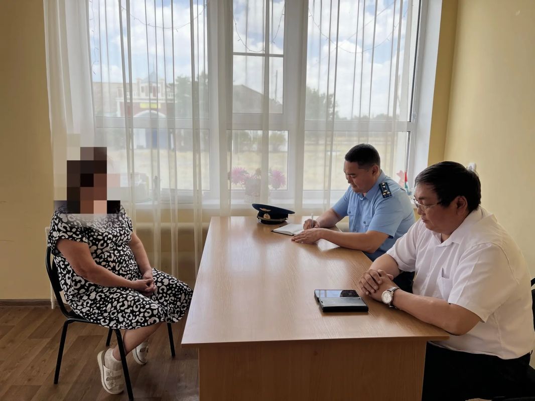 Прокурором Приютненского района проведен выездной прием жителей пос Прокурором Приютненского района проведен выездной прием жителей пос
