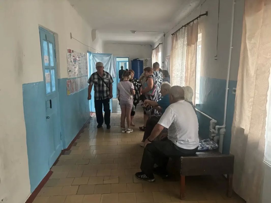 Калмыцкая бригада медиков продолжает работу в Антрацитовском районе подшефного региона Калмыцкая бригада медиков продолжает работу в Антрацитовском районе подшефного региона