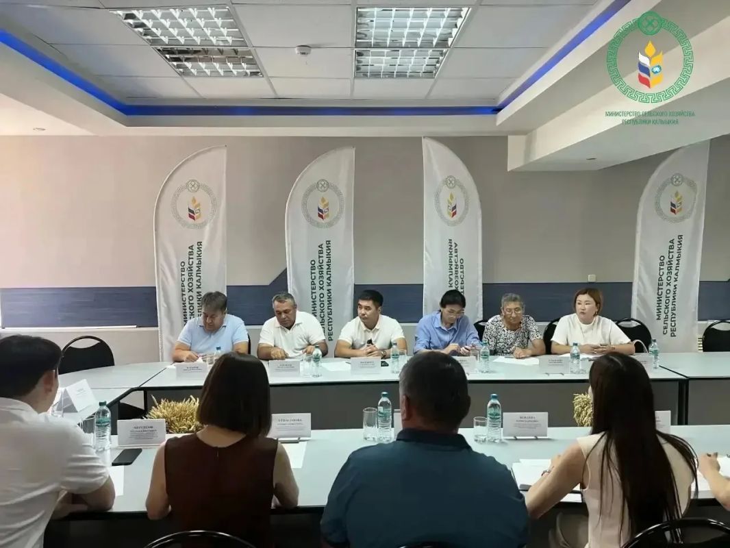 Сегодня под председательством Тимура Гаваева состоялась рабочая встреча с участием сотрудников регионального Минсельхоза, руководства Малодербетовского района, а также глав Малодербетовского, Хончнурского, ИкиБухусовского и... Сегодня под председательством Тимура Гаваева состоялась рабочая встреча с участием сотрудников регионального Минсельхоза, руководства Малодербетовского района, а также глав Малодербетовского, Хончнурского, ИкиБухусовского и...