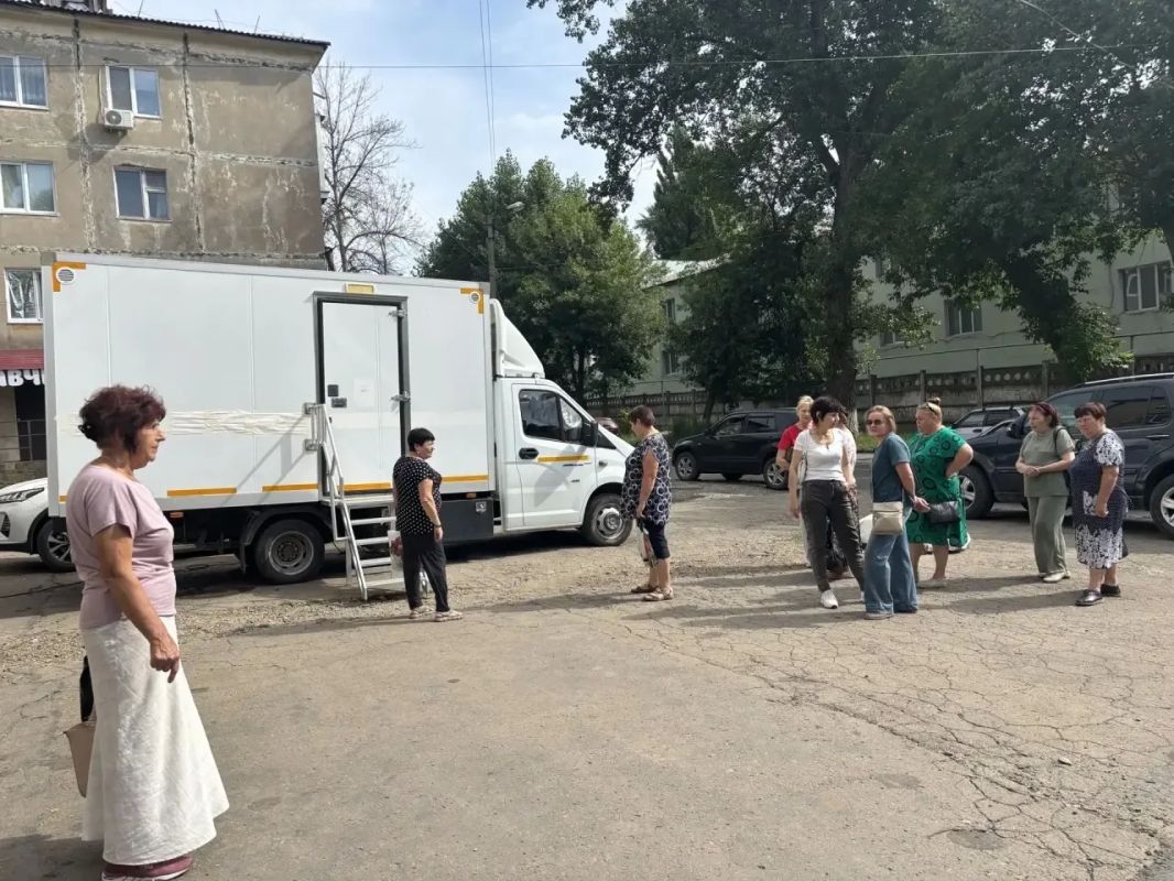 С начала недели мультидисциплинарная бригада медиков из Калмыкии осмотрела 962 жителя подшефного региона Антрацит, из них 494 взрослых и 468 детей С начала недели мультидисциплинарная бригада медиков из Калмыкии осмотрела 962 жителя подшефного региона Антрацит, из них 494 взрослых и 468 детей