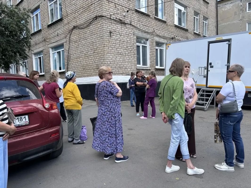 С начала недели мультидисциплинарная бригада медиков из Калмыкии осмотрела 962 жителя подшефного региона Антрацит, из них 494 взрослых и 468 детей С начала недели мультидисциплинарная бригада медиков из Калмыкии осмотрела 962 жителя подшефного региона Антрацит, из них 494 взрослых и 468 детей