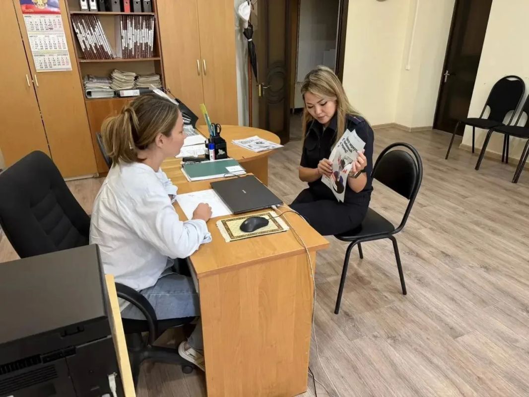 Сотрудники Отделения полиции п. Комсомольский продолжают проводить профилактические встречи с жителями Черноземельского района Сотрудники Отделения полиции п. Комсомольский продолжают проводить профилактические встречи с жителями Черноземельского района