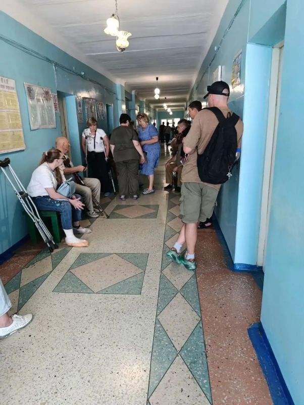 В минувшую пятницу состоялся заключительный прием мультидисциплинарной бригады врачей из Калмыкии в подшефном регионе Антрацит В минувшую пятницу состоялся заключительный прием мультидисциплинарной бригады врачей из Калмыкии в подшефном регионе Антрацит