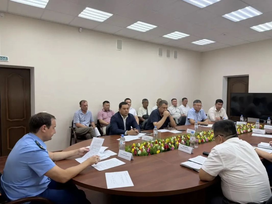 В прокуратуре Республики Калмыкия обсудили вопросы подготовки к отопительному сезону В прокуратуре Республики Калмыкия обсудили вопросы подготовки к отопительному сезону