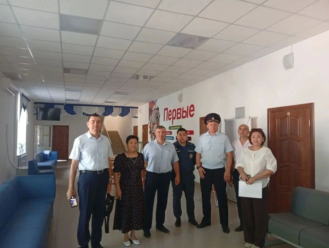 Председатели Черноземельской и Приютненской территориальных избирательных комиссий Цаган Атхаев и Анна Чураева приняли участие в заседаниях рабочей группы по обследованию помещений для голосования избирательных участков... Председатели Черноземельской и Приютненской территориальных избирательных комиссий Цаган Атхаев и Анна Чураева приняли участие в заседаниях рабочей группы по обследованию помещений для голосования избирательных участков...