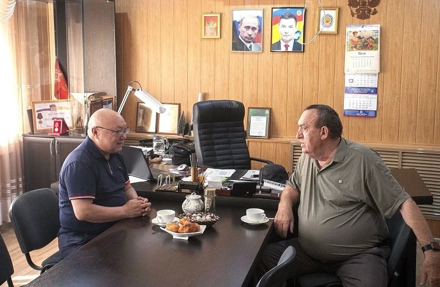 Заместитель Председателя Народного Хурала (Парламента) Республики Калмыкия, руководитель фракции КРО ПП «КПРФ» в Народном Хурале Николай Нуров совершил рабочую поездку в Яшалтинский район Заместитель Председателя Народного Хурала (Парламента) Республики Калмыкия, руководитель фракции КРО ПП «КПРФ» в Народном Хурале Николай Нуров совершил рабочую поездку в Яшалтинский район