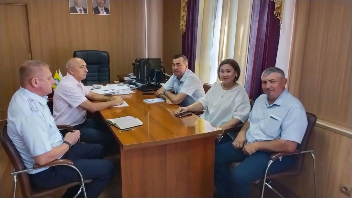 Председатели Черноземельской и Приютненской территориальных избирательных комиссий Цаган Атхаев и Анна Чураева приняли участие в заседаниях рабочей группы по обследованию помещений для голосования избирательных участков... Председатели Черноземельской и Приютненской территориальных избирательных комиссий Цаган Атхаев и Анна Чураева приняли участие в заседаниях рабочей группы по обследованию помещений для голосования избирательных участков...