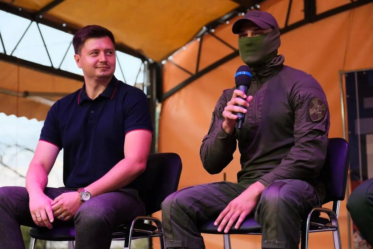 Офицер СОБР «Каспий» выступил на юнармейском форуме в Астрахани Офицер СОБР «Каспий» выступил на юнармейском форуме в Астрахани