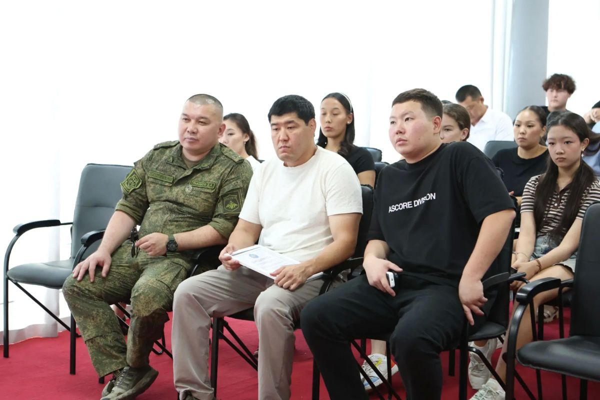В преддверии Дня физкультурника в конференц-зале «Ойрат-Арены» прошло торжественное собрание В преддверии Дня физкультурника в конференц-зале «Ойрат-Арены» прошло торжественное собрание