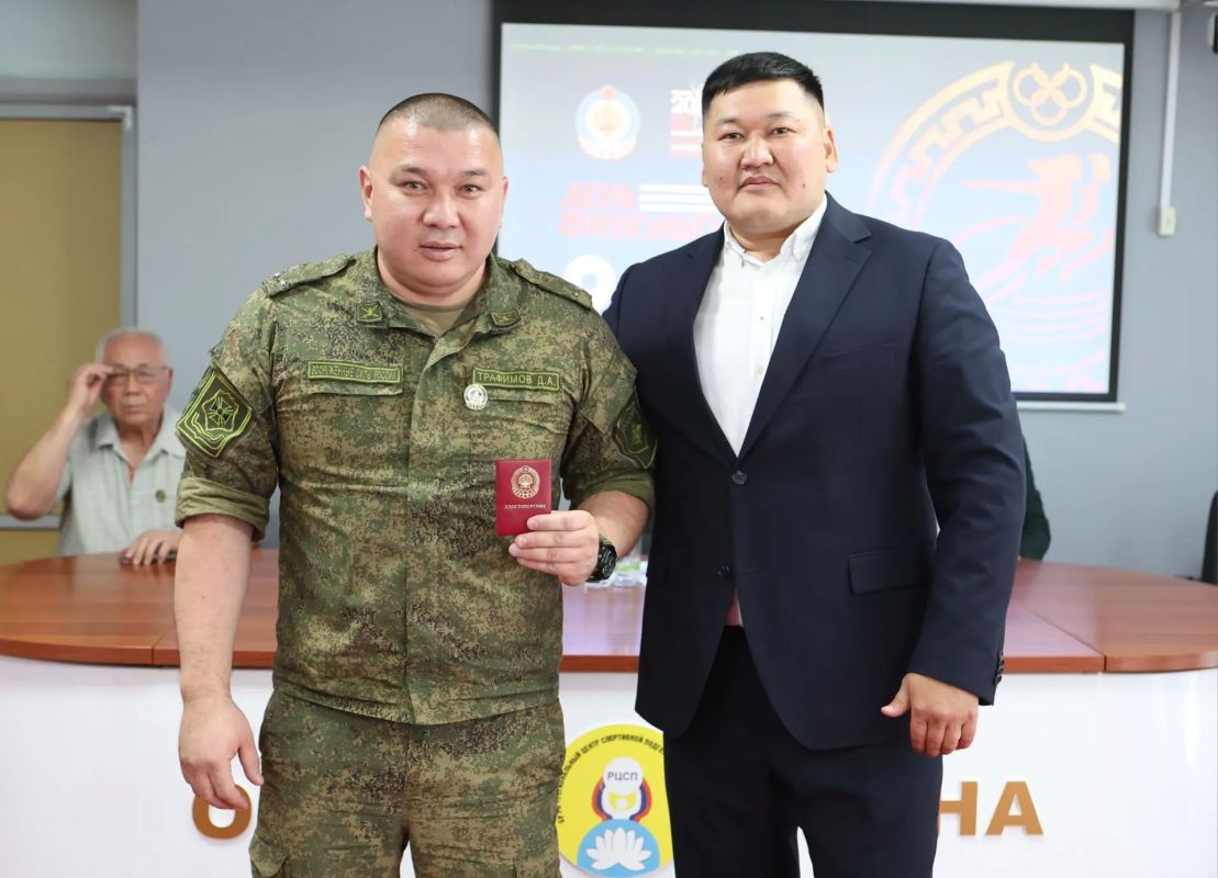 В преддверии Дня физкультурника в конференц-зале «Ойрат-Арены» прошло торжественное собрание В преддверии Дня физкультурника в конференц-зале «Ойрат-Арены» прошло торжественное собрание