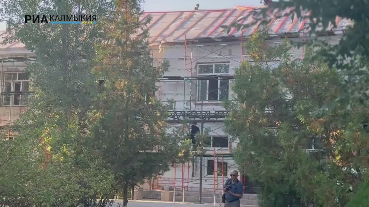 В Лагани обновляют гимназию, где учились Герои России