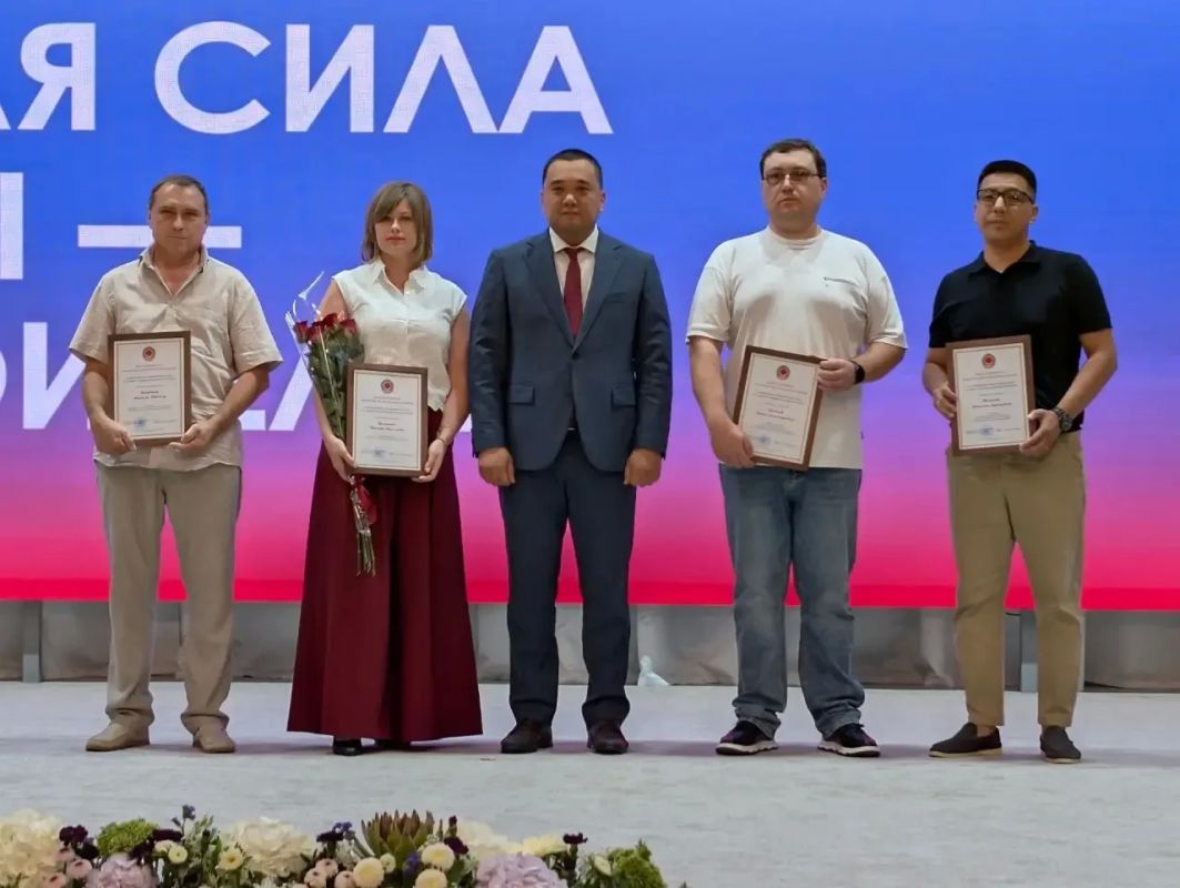 С Днём строителя!. В Элисте чествовали представителей одной из самых созидательных и уважаемых профессий С Днём строителя!. В Элисте чествовали представителей одной из самых созидательных и уважаемых профессий