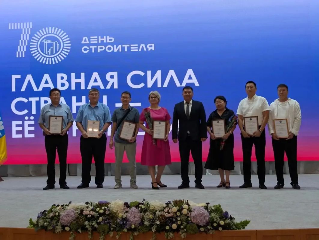 С Днём строителя!. В Элисте чествовали представителей одной из самых созидательных и уважаемых профессий С Днём строителя!. В Элисте чествовали представителей одной из самых созидательных и уважаемых профессий