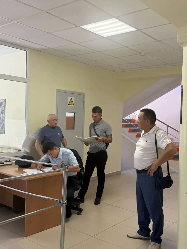 Для обеспечения комфортного и безопасного голосования избирателей на территории города Элисты осуществляются комплексные проверки готовности помещений на избирательных участках, в которых пройдет голосование 18,19 и 20... Для обеспечения комфортного и безопасного голосования избирателей на территории города Элисты осуществляются комплексные проверки готовности помещений на избирательных участках, в которых пройдет голосование 18,19 и 20...