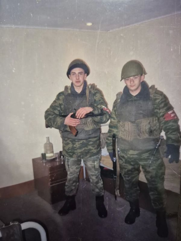 Максим Сорокин: Родина слышит, Родина знает, где в облаках ее сын пролетает Максим Сорокин: Родина слышит, Родина знает, где в облаках ее сын пролетает
