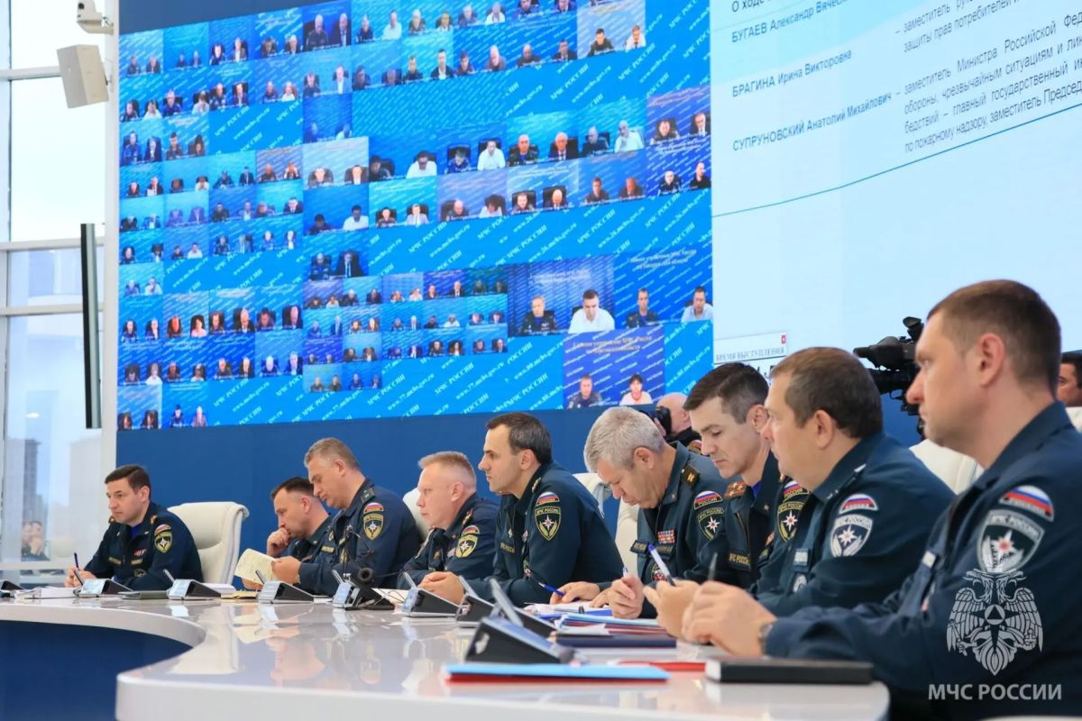 Глава МЧС России Александр Куренков провел заседание правительственной комиссии по предупреждению и ликвидации чрезвычайных ситуаций и обеспечению пожарной безопасности Глава МЧС России Александр Куренков провел заседание правительственной комиссии по предупреждению и ликвидации чрезвычайных ситуаций и обеспечению пожарной безопасности