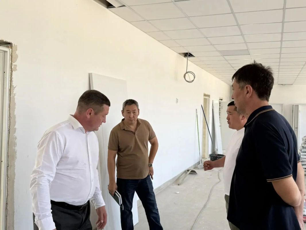В рамках парламентского контроля Председатель Народного Хурала Республики Калмыкия Артем Михайлов посетил образовательные учреждения в Приютненском районе РК, вошедшие в федеральную программу по капитальному ремонту В рамках парламентского контроля Председатель Народного Хурала Республики Калмыкия Артем Михайлов посетил образовательные учреждения в Приютненском районе РК, вошедшие в федеральную программу по капитальному ремонту