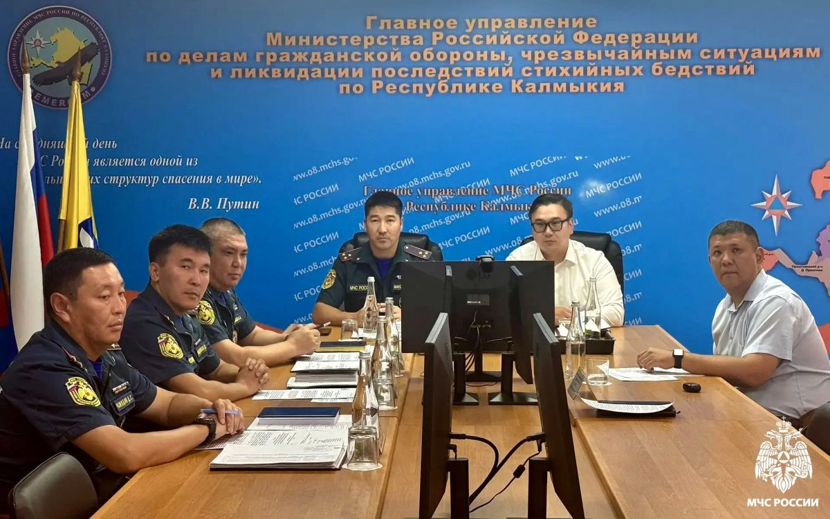 Глава МЧС России Александр Куренков провел заседание правительственной комиссии по предупреждению и ликвидации чрезвычайных ситуаций и обеспечению пожарной безопасности Глава МЧС России Александр Куренков провел заседание правительственной комиссии по предупреждению и ликвидации чрезвычайных ситуаций и обеспечению пожарной безопасности