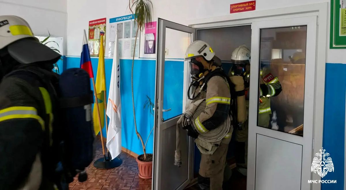 Яшалтинские огнеборцы отработали условный пожар на избирательном участке Яшалтинские огнеборцы отработали условный пожар на избирательном участке