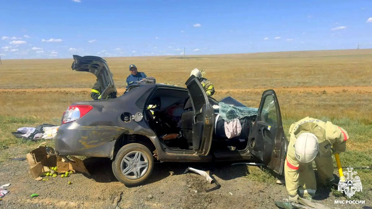 Кетченеровские огнеборцы ликвидировали последствия ДТП Кетченеровские огнеборцы ликвидировали последствия ДТП