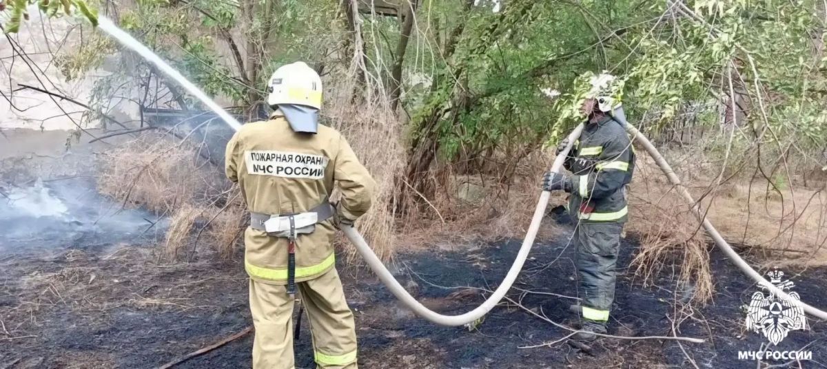 Сотрудники МЧС России оперативно ликвидировали пожар в Яшалтинском районе