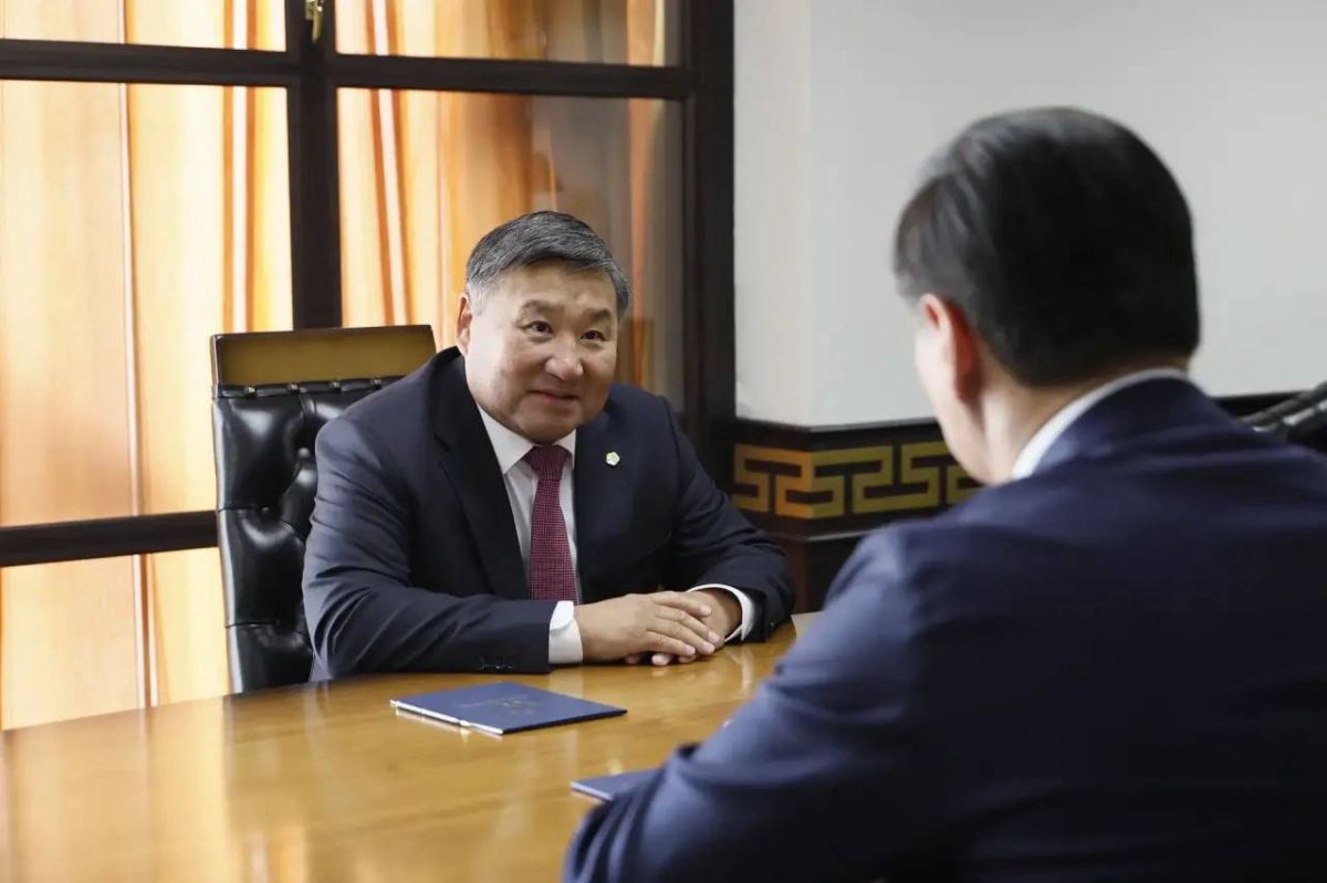Бату Хасиков: На полях IV Международного буддийского форума провели трехстороннюю встречу с главами братских республик Бату Хасиков: На полях IV Международного буддийского форума провели трехстороннюю встречу с главами братских республик