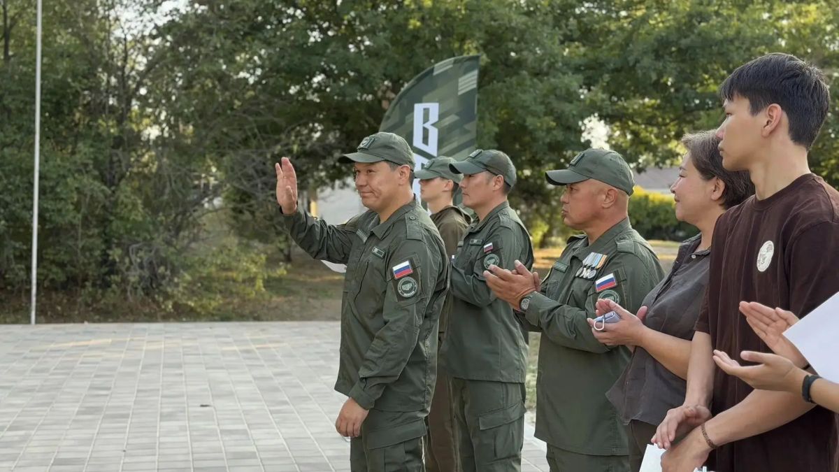 В лагере «Сайгачонок» завершилась смена Центра военно-спортивной подготовки «ВОИН» На финальном построении курсанты получили сертификаты о прохождении подготовки и памятные подарки. Лучшие из них отмечены за успехи в... В лагере «Сайгачонок» завершилась смена Центра военно-спортивной подготовки «ВОИН» На финальном построении курсанты получили сертификаты о прохождении подготовки и памятные подарки. Лучшие из них отмечены за успехи в...