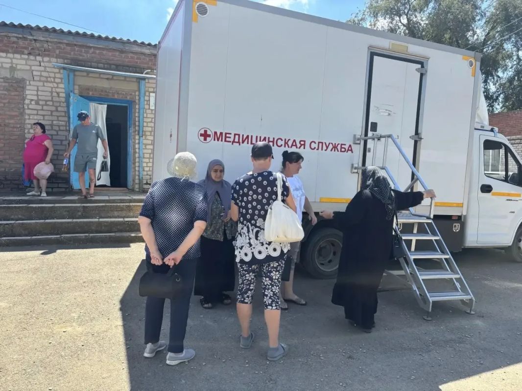 Мультидисциплинарная бригада медиков провела приём жителей Яшалтинского района Мультидисциплинарная бригада медиков провела приём жителей Яшалтинского района