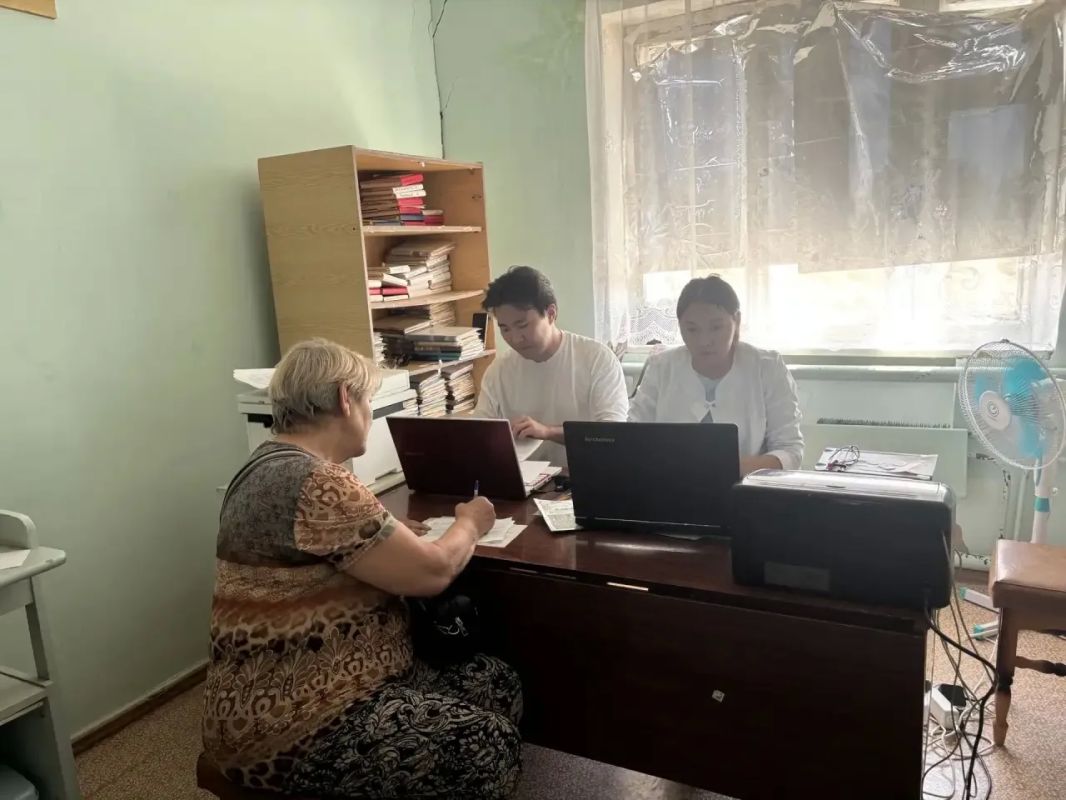 Мультидисциплинарная бригада медиков провела приём жителей Яшалтинского района Мультидисциплинарная бригада медиков провела приём жителей Яшалтинского района