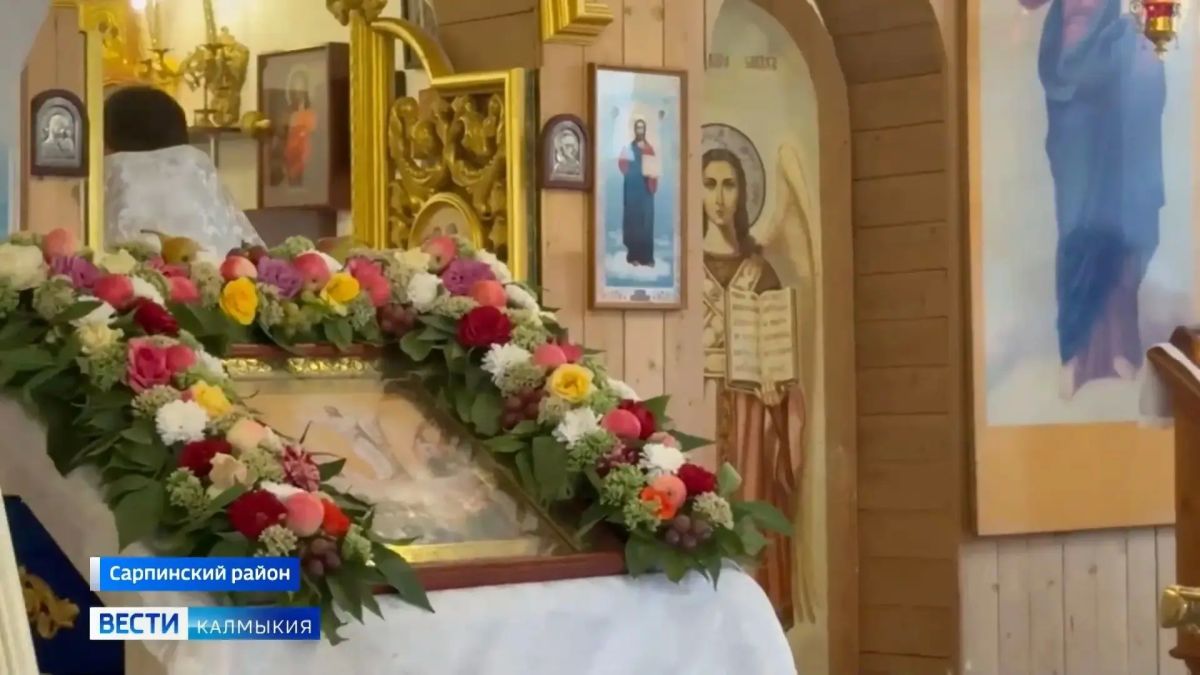 Продолжает свой путь Икона «Явление Христа Спасителя в Элисте»
