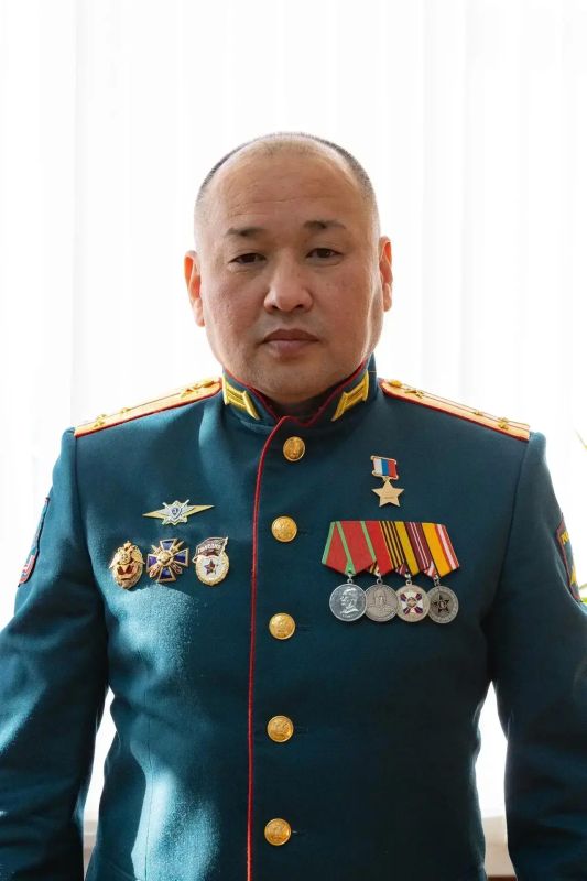 Глава Калмыкии поздравил военнослужащих с Днем офицера России Глава Калмыкии поздравил военнослужащих с Днем офицера России