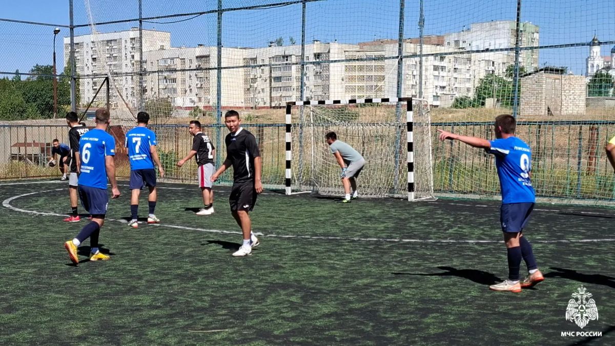 Сотрудники МЧС Калмыкии завоевали «серебро» на турнире по мини-футболу Сотрудники МЧС Калмыкии завоевали «серебро» на турнире по мини-футболу