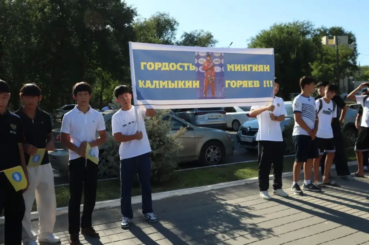 Бату Хасиков: В Элисте тепло встретили нашего земляка – чемпиона мира по греко-римской борьбе Мингияна Горяева Бату Хасиков: В Элисте тепло встретили нашего земляка – чемпиона мира по греко-римской борьбе Мингияна Горяева