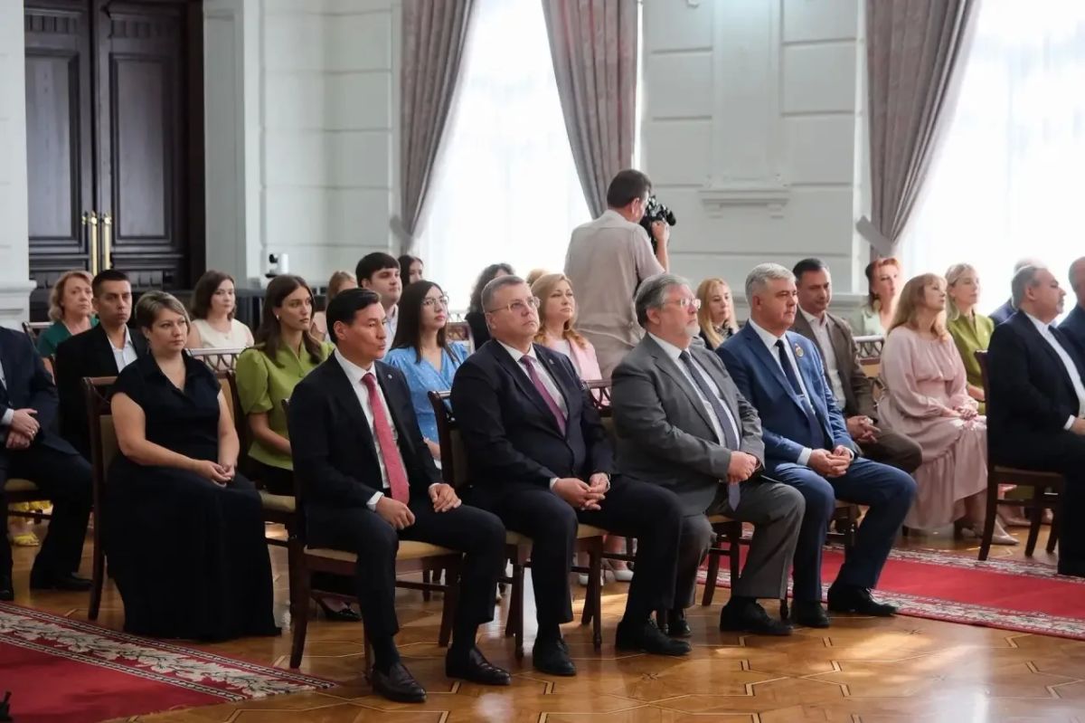 Бату Хасиков: Принял участие в праздновании 25-летия со Дня основания Представительства МИД России в Астрахани Бату Хасиков: Принял участие в праздновании 25-летия со Дня основания Представительства МИД России в Астрахани
