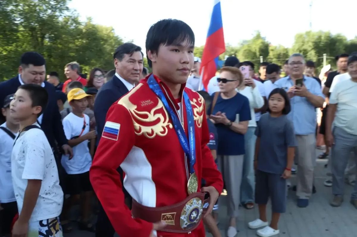 Бату Хасиков: В Элисте тепло встретили нашего земляка – чемпиона мира по греко-римской борьбе Мингияна Горяева Бату Хасиков: В Элисте тепло встретили нашего земляка – чемпиона мира по греко-римской борьбе Мингияна Горяева