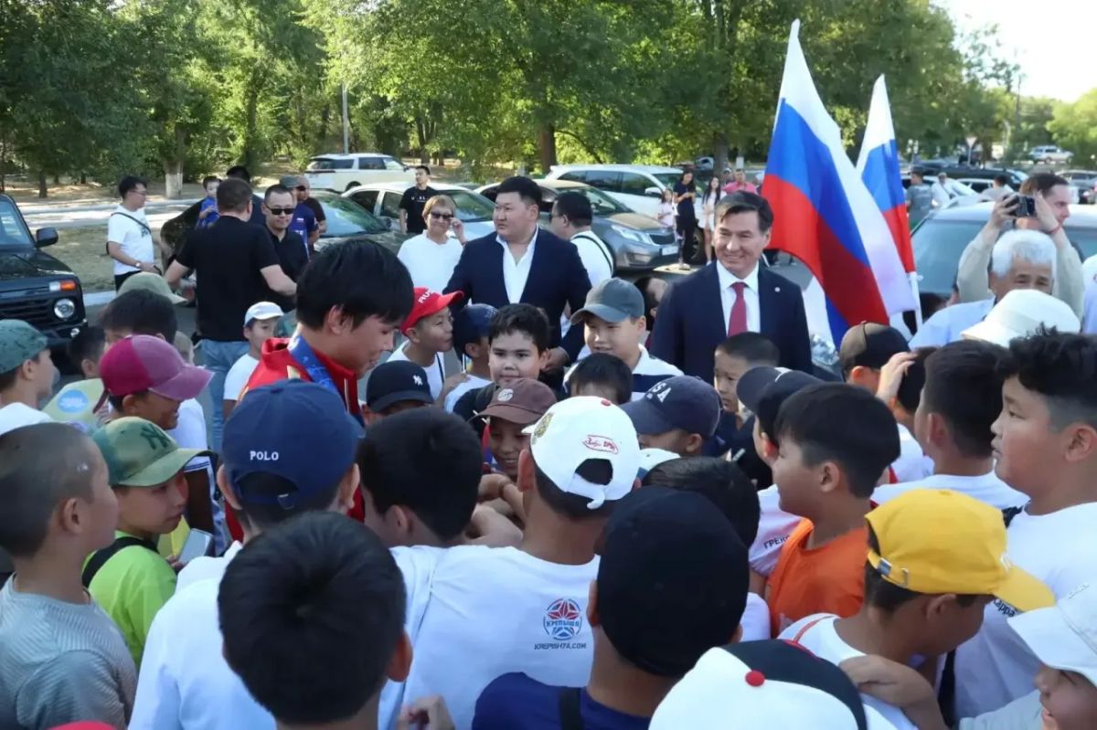 Бату Хасиков: В Элисте тепло встретили нашего земляка – чемпиона мира по греко-римской борьбе Мингияна Горяева Бату Хасиков: В Элисте тепло встретили нашего земляка – чемпиона мира по греко-римской борьбе Мингияна Горяева