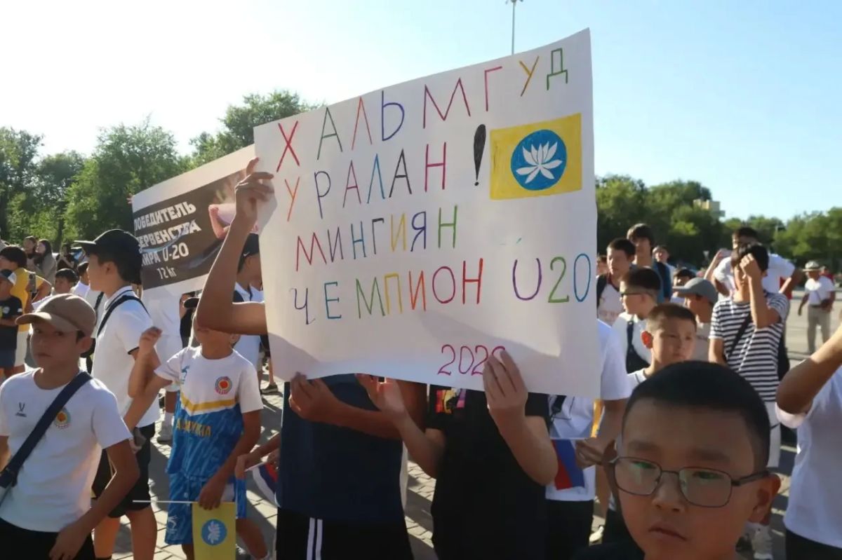 Бату Хасиков: В Элисте тепло встретили нашего земляка – чемпиона мира по греко-римской борьбе Мингияна Горяева Бату Хасиков: В Элисте тепло встретили нашего земляка – чемпиона мира по греко-римской борьбе Мингияна Горяева
