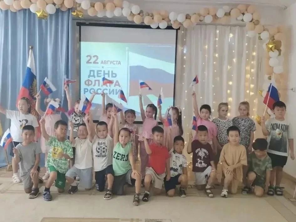 Какой самый главный символ нашего государства? Конечно же, наш любимый флаг России – это хорошо знают наши детсадовцы Какой самый главный символ нашего государства? Конечно же, наш любимый флаг России – это хорошо знают наши детсадовцы
