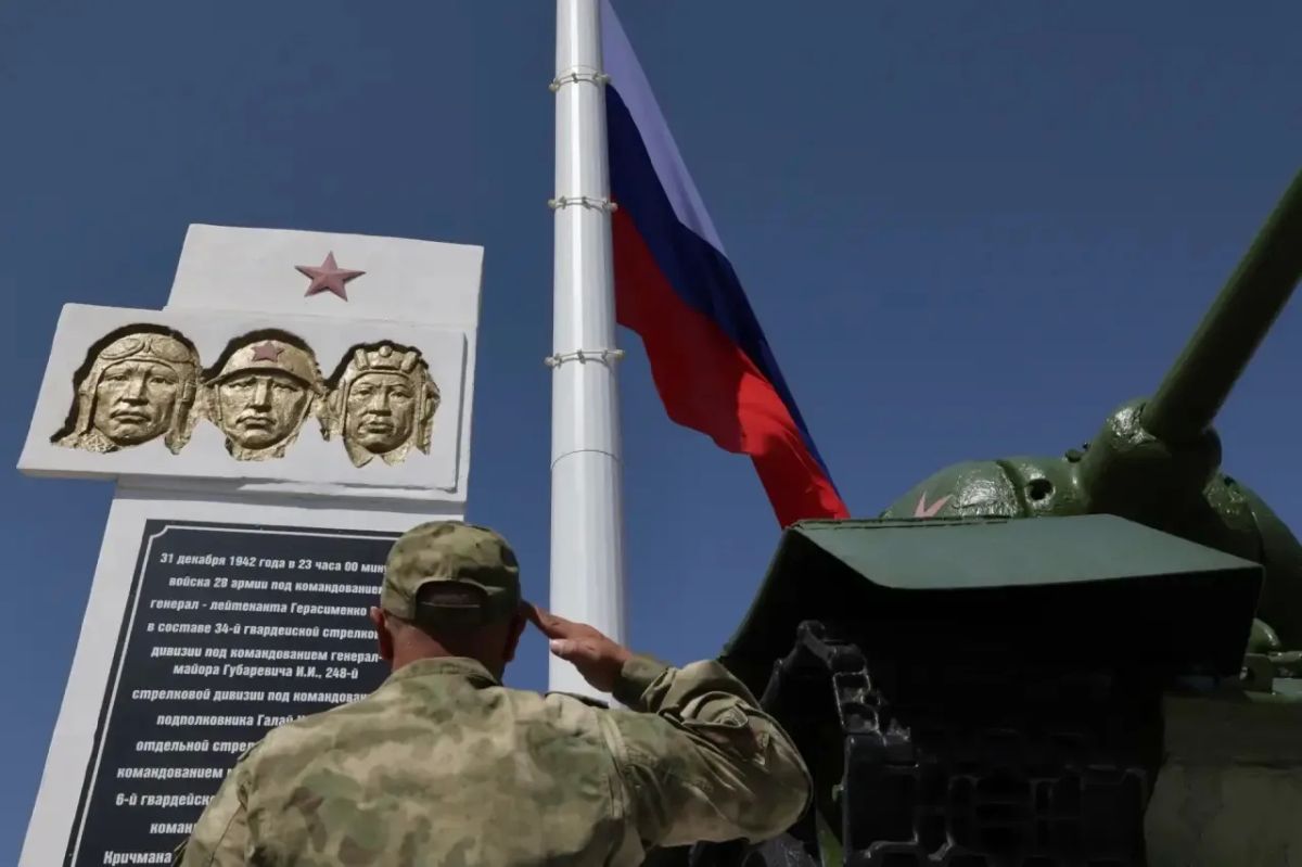 Бату Хасиков: Сегодня наша страна отмечает один из самых важных праздников – День Государственного флага России Бату Хасиков: Сегодня наша страна отмечает один из самых важных праздников – День Государственного флага России