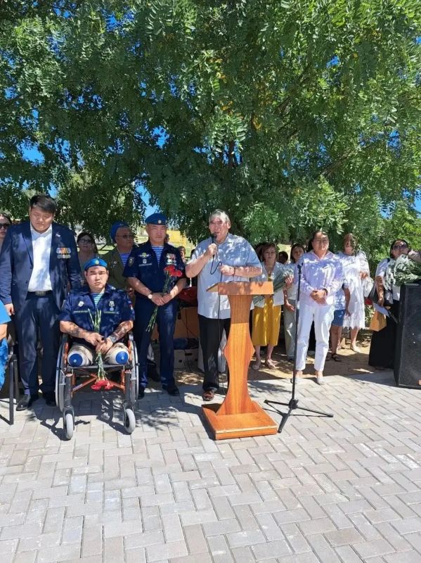 В посёлке Артезиан открыли Аллею Героев специальной военной операции В посёлке Артезиан открыли Аллею Героев специальной военной операции