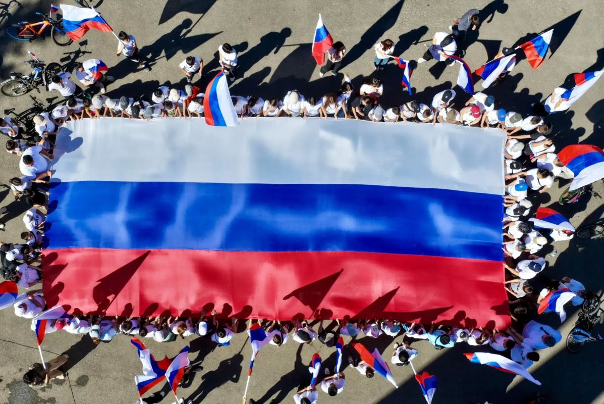 В Элисте состоялся велопробег в честь Дня Государственного флага Российской Федерации В Элисте состоялся велопробег в честь Дня Государственного флага Российской Федерации