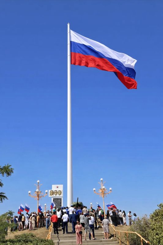 Бату Хасиков: Сегодня наша страна отмечает один из самых важных праздников – День Государственного флага России Бату Хасиков: Сегодня наша страна отмечает один из самых важных праздников – День Государственного флага России
