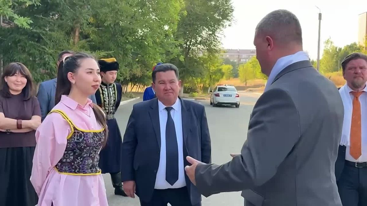 Чрезвычайный и Полномочный Посол Республики Беларусь в Российской Федерации Юрий Селиверстов посетил Региональный научно-производственный центр Калмыцкого государственного университета им. Б.Б. Городовикова. Делегацию...
