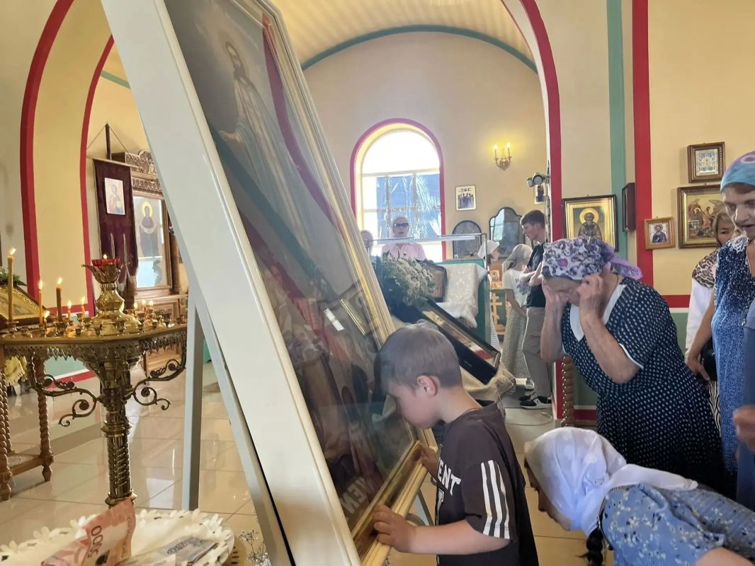 Завтра икону «Явление Христа Спасителя» передадут в храм иконы Божией Матери «Живоносный Источник» города Лагань Завтра икону «Явление Христа Спасителя» передадут в храм иконы Божией Матери «Живоносный Источник» города Лагань