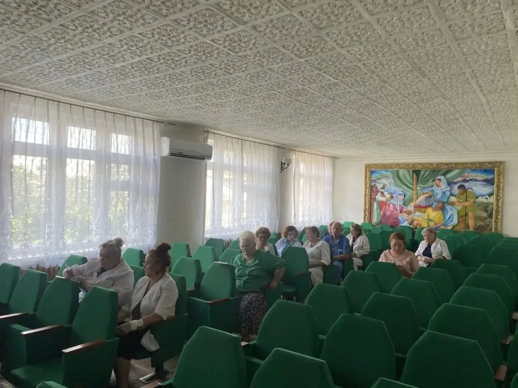 Специалисты Калмыкии продолжают работу в подшефном городе Антрацит Специалисты Калмыкии продолжают работу в подшефном городе Антрацит