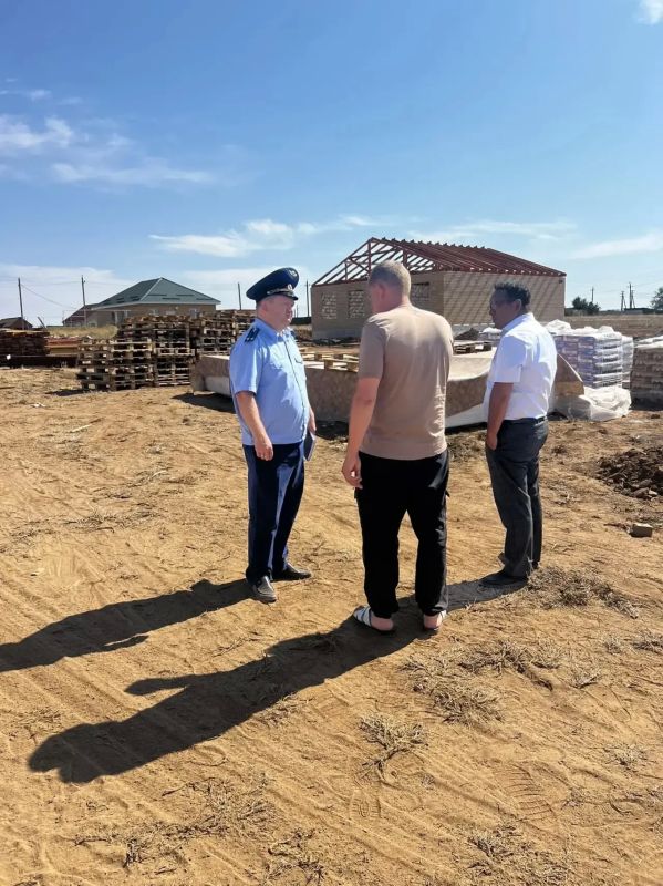 Прокуратура Юстинского района контролирует ход строительства 12 двухквартирных домов в п. Цаган-Аман Прокуратура Юстинского района контролирует ход строительства 12 двухквартирных домов в п. Цаган-Аман