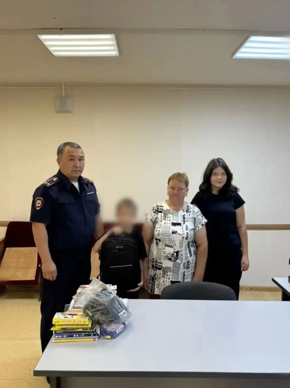 В Калмыкии продолжается благотворительная акция «Помоги пойти учиться», в рамках которой полицейские и общественники помогают семьям подготовиться к новому учебному году В Калмыкии продолжается благотворительная акция «Помоги пойти учиться», в рамках которой полицейские и общественники помогают семьям подготовиться к новому учебному году