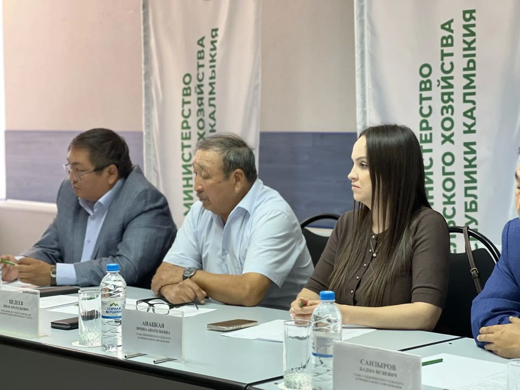 Министерство сельского хозяйства Республики Калмыкия продолжает планомерную работу по поддержке сельских территорий — на этот раз рабочая встреча прошла с представителями Приютненского районного муниципального образования Министерство сельского хозяйства Республики Калмыкия продолжает планомерную работу по поддержке сельских территорий — на этот раз рабочая встреча прошла с представителями Приютненского районного муниципального образования